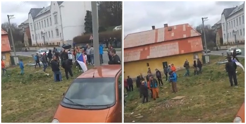 Nepokoje na&nbsp;Bruntálsku: Po&nbsp;napadení muže lidé protestovali před domem Romů