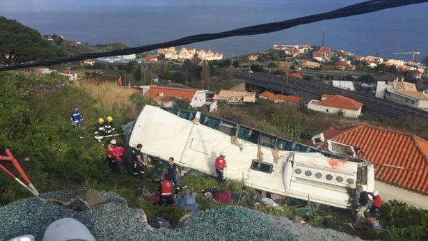 Příčiny tragédie na Madeiře se dál zjišťují, mohly selhat brzdy