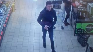 VIDEO: V&nbsp;Česku řádí parta kapsářů! Oběti si vybírají v&nbsp;obchodních centrech