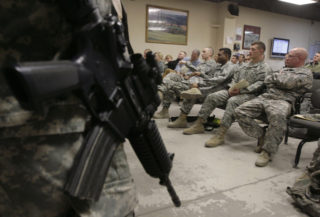 Čtyři Američané zahynuli při&nbsp;útoku na&nbsp;americký vojenský konvoj nedaleko základny Bagrám