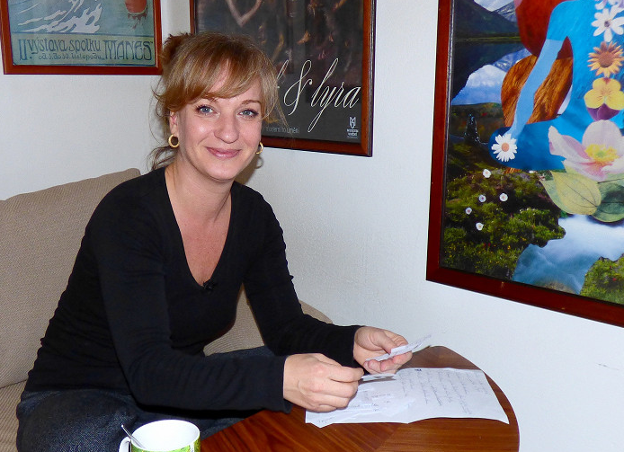 Sandra Pogodová se s příchodem podzimu nadále otužuje ve Vltavě