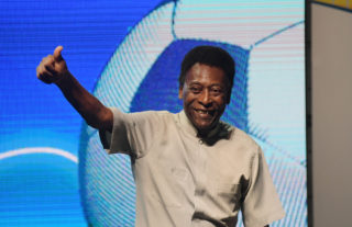 Legendární fotbalista Pelé (78) byl v&nbsp;Paříži hospitalizován kvůli vysoké horečce