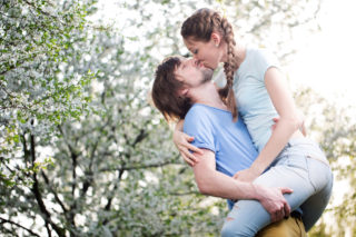 Plánujete prvomájový polibek pod třešní? Možná budete muset vyrazit do hor