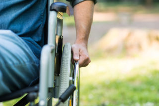 Vážná onemocnění bereme v&nbsp;ČR na&nbsp;lehkou váhu. Jsme na&nbsp;možnost invalidity připraveni?