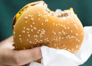Zloděj v&nbsp;Kanadě ukradl hamburgery za desetitisíce