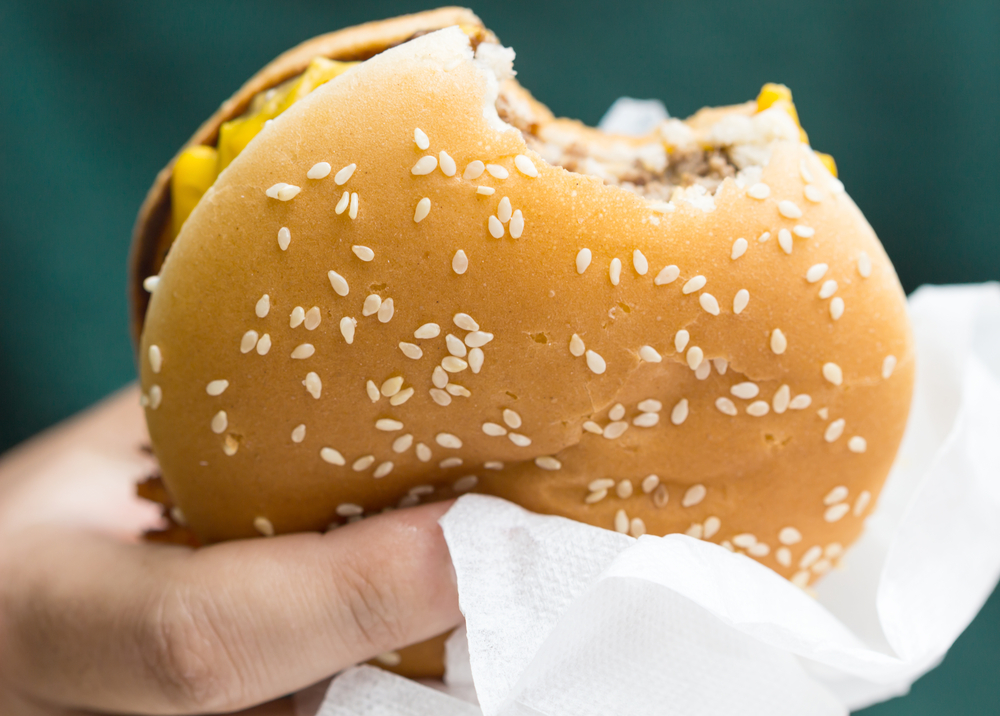 Zloděj v Kanadě ukradl hamburgery za desetitisíce