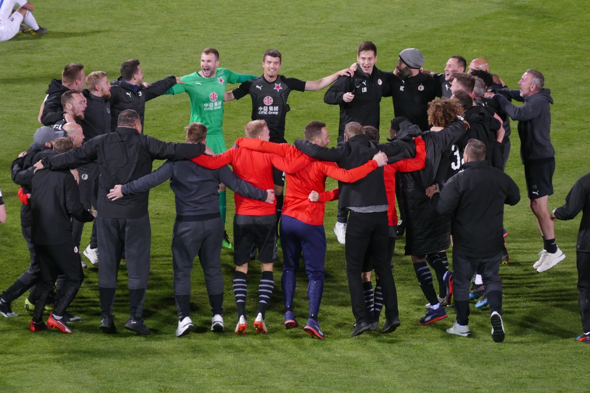 Fotbalisté Slavie po zisku mistrovského titulu vyhráli i MOL Cup, ve finále poháru porazili Ostravu 2:0