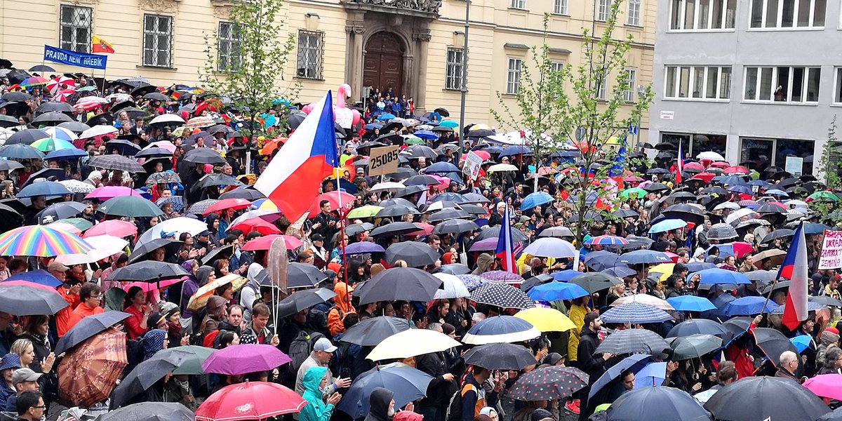 Stovky lidí v&nbsp;Brně i&nbsp;jinde demonstrovaly za nezávislost justice