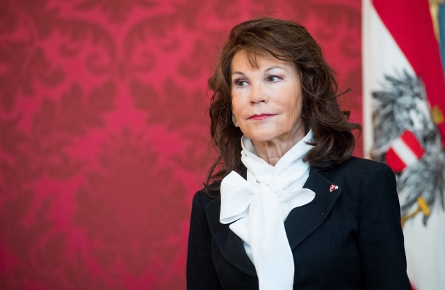 Rakousko má poprvé kancléřku. Je jí dosavadní šéfka ústavního soudu Brigitte Bierlein