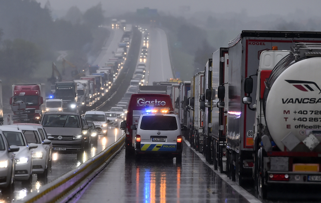 Doprava na D1 kolabuje, cesta do Brna se může protáhnout o hodiny