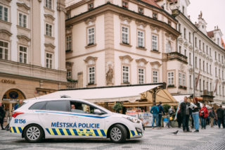 Opilý cizinec v&nbsp;pražské restauraci provolal Alláhu akbar, hosté utekli na&nbsp;ulici