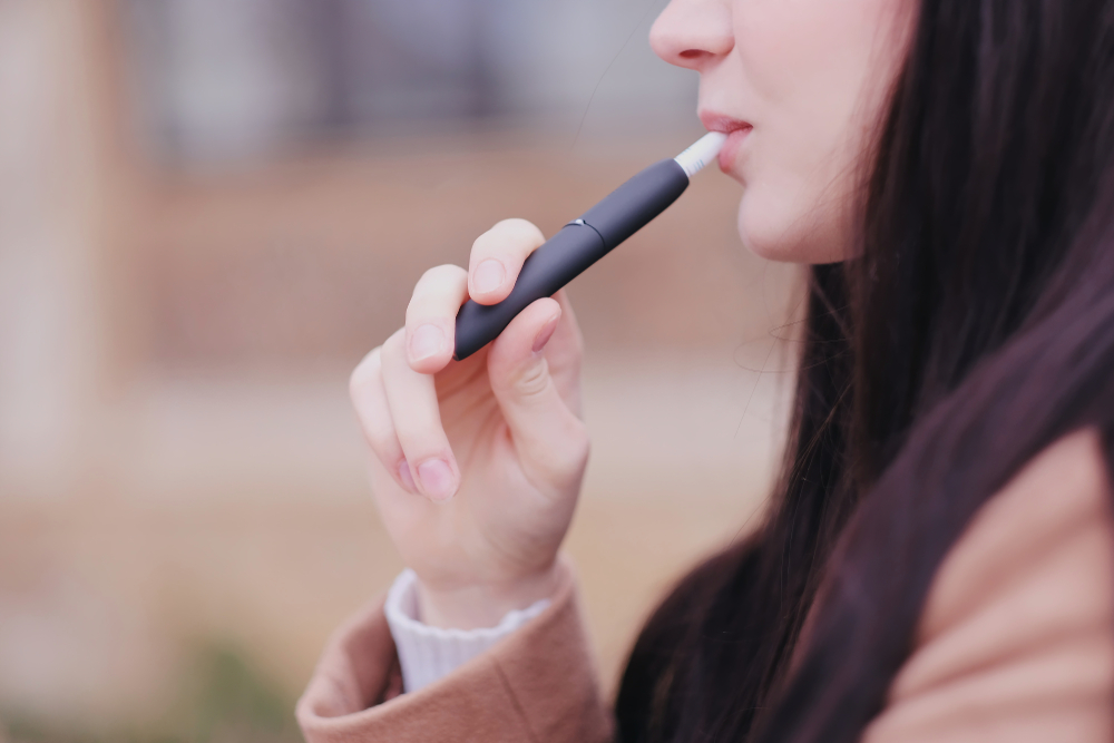 Autoři výzkumu chtějí na zahřívaný tabák omezení jako u e-cigaret