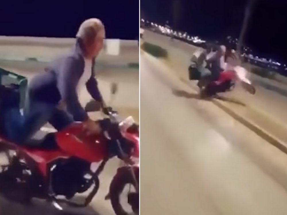 Postarší muž chtěl na motorce zapůsobit na dámské publikum, nakonec se ztrapnil