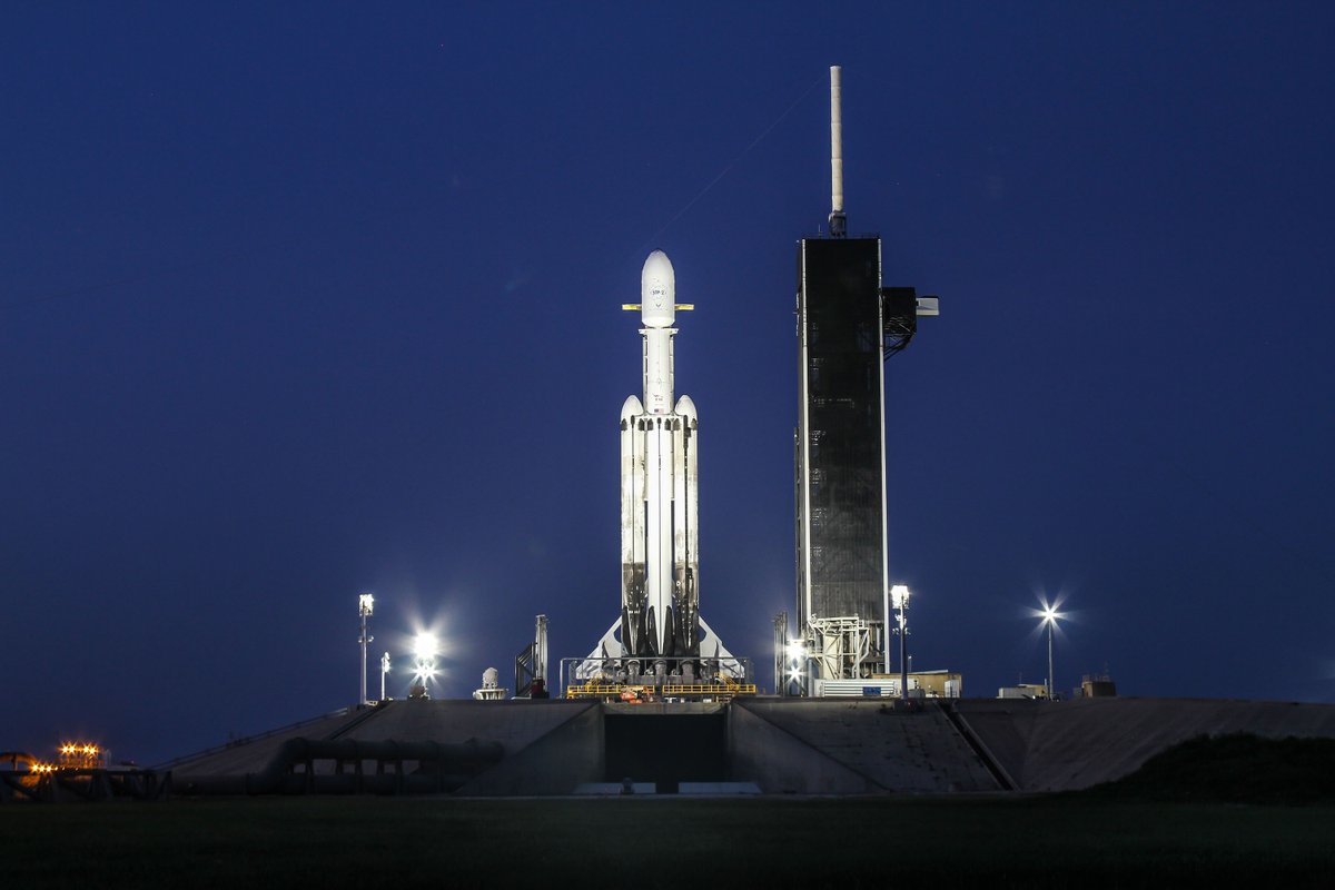 Raketa Falcon Heavy úspěšně odstartovala, nese 24 satelitů