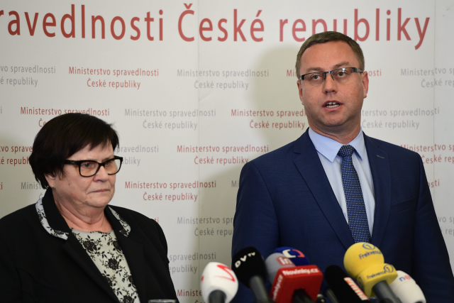 Nezávislost zastupitelství by garantovala změna ústavy, myslí si nejvyšší žalobce Zeman