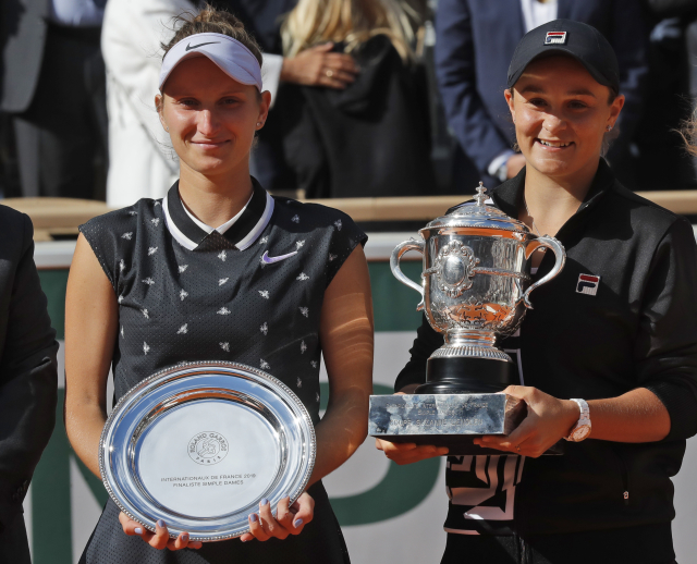 Vondroušová v Paříži titul bohužel nezískala. Prohrála finále s Bartyovou
