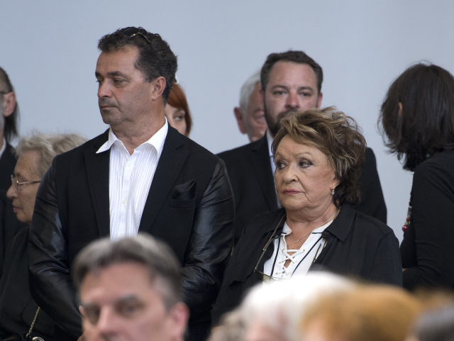 Proběhlo poslední rozloučení s&nbsp;Jiřím Stránským. Hold mu vzdala rodina, přátelé, herci i&nbsp;politici