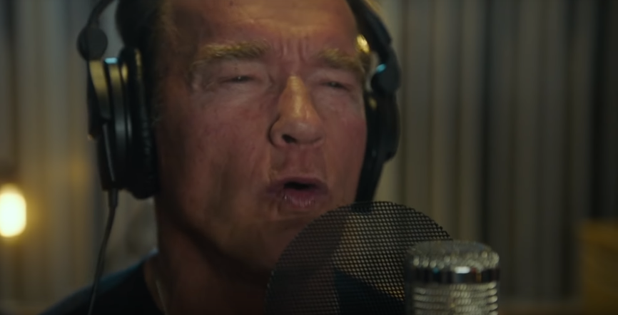 Arnold Schwarzenegger se dal na&nbsp;stará kolena na&nbsp;rap! Poslechněte si jeho výkon