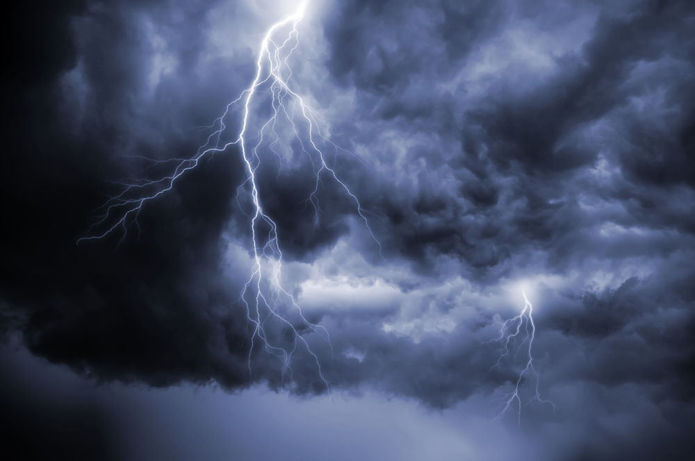 Česko v&nbsp;pondělí zasáhnou silné bouřky, někde bude ještě i&nbsp;vedro