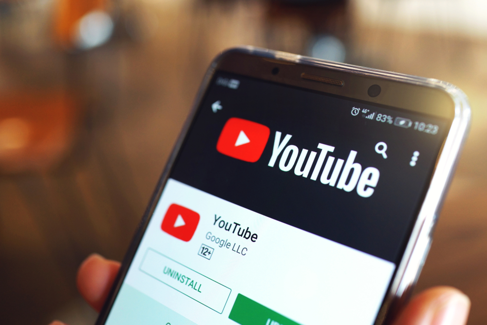 YouTube zakazuje popírání holokaustu, upravuje doporučování videí