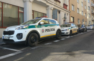 Při útoku na&nbsp;slovenské škole zemřeli dva lidé. Další jsou zranění