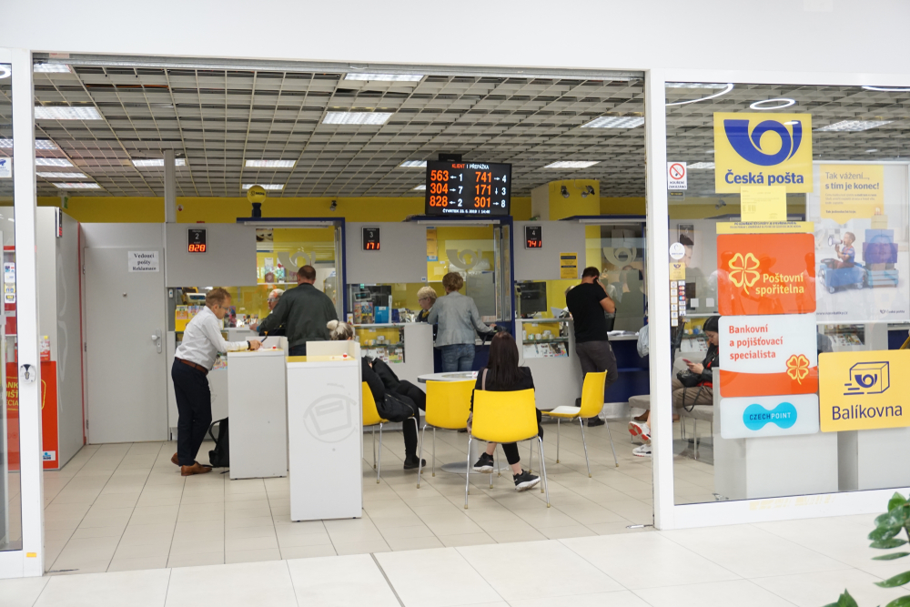 Česká pošta rozšířila placení kartou na&nbsp;všechny pobočky