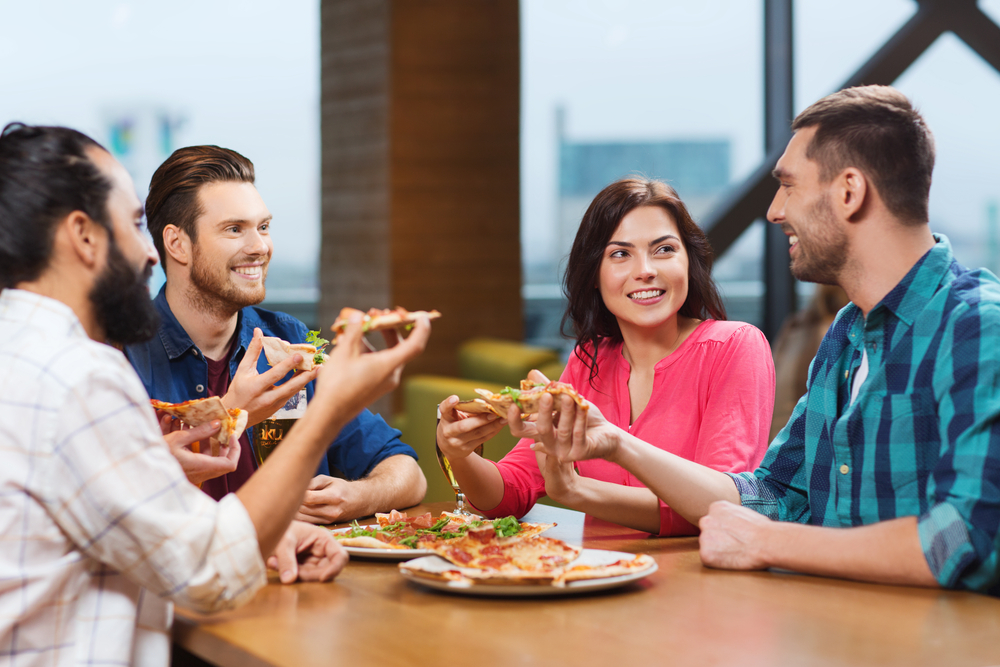 Restaurace nabízí pizzu zdarma! Během jídla ale musíte odložit mobilní telefony