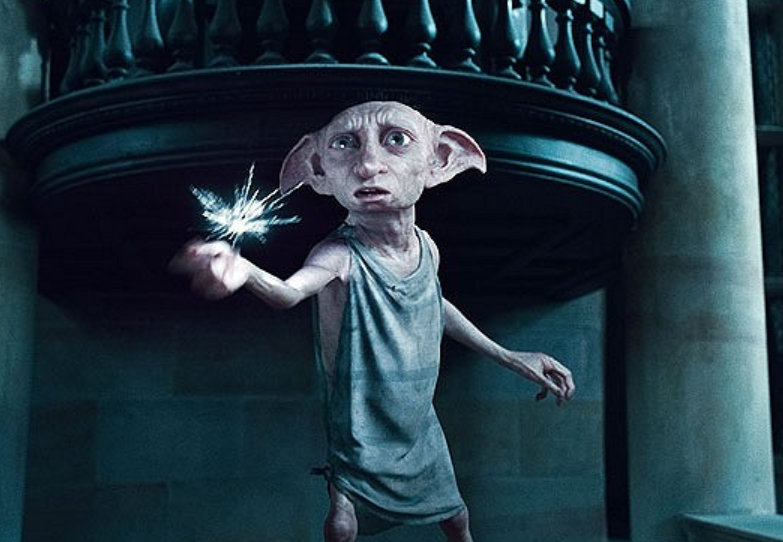 Skřítek Dobby žije? Bezpečnostní kamera zachytila tvora podobného postavě z Harryho Pottera