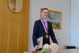 Je mu 25 let a&nbsp;je nejmladším oddávajícím v&nbsp;Česku! Poslechněte si rozhovor