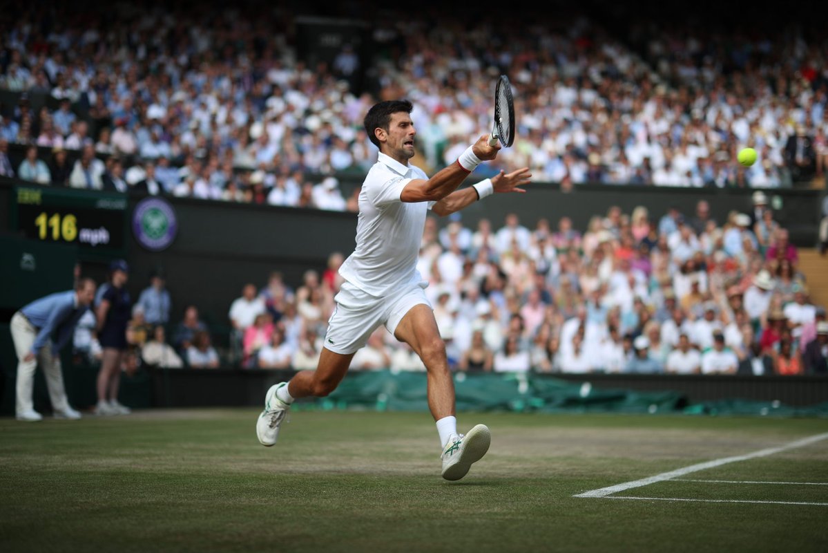 Djokovič po&nbsp;5 hodinách udolal Federera a&nbsp;popáté vyhrál Wimbledon