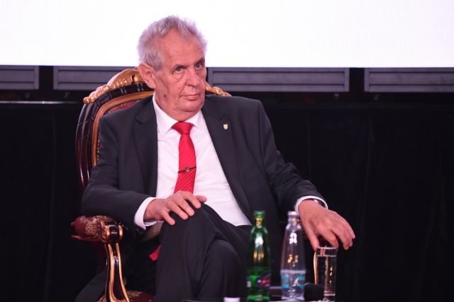 Zeman odsoudil žvanění o&nbsp;lidských právech, chce konkrétní pomoc