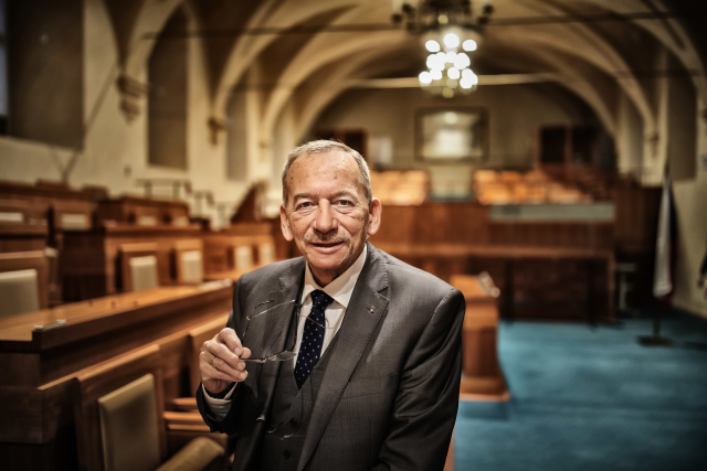 Horní komora obvinila vládu z&nbsp;pohrdání Senátem kvůli auditům Evropské komise