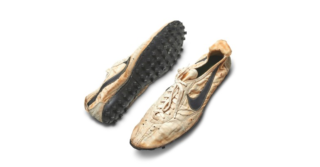 Staré tenisky Nike se v&nbsp;aukci prodaly za více než deset milionů korun
