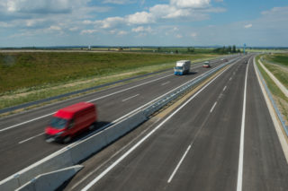 Závod ve stavbě dálnice: U&nbsp;hranic budeme dříve než Rakousko, dušuje se Babiš