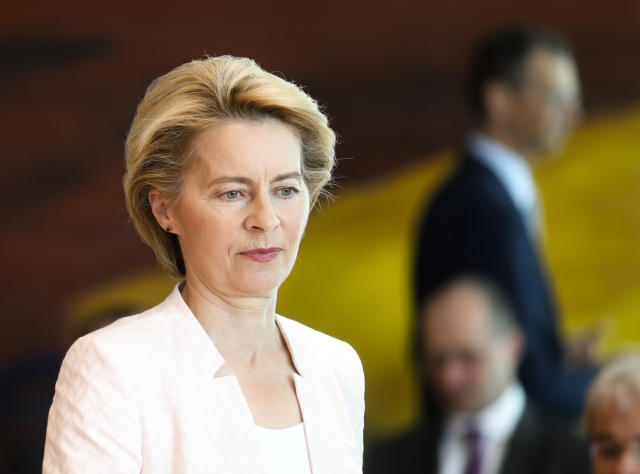 Von der Leyenová byla europarlamentem zvolena do čela Evropské komise