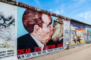 Před 59 lety začala výstavba Berlínské zdi. Sjednocení německých států po&nbsp;jejím pádu trvalo jen rok