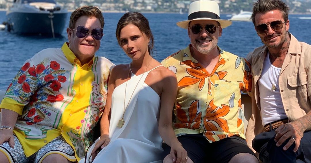 David Beckham si užívá léto na&nbsp;jachtě Eltona Johna. Syn Brooklyn je jeho věrnou podobiznou