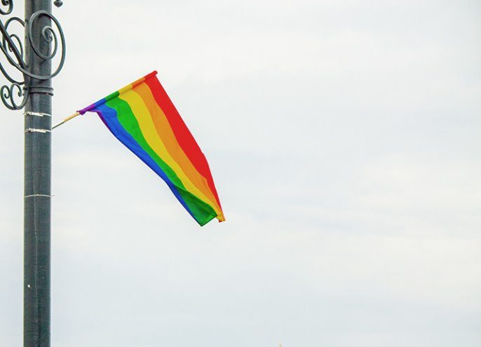 Na Prague Pride někdo zapálil duhovou vlajku. Případem se zabývá policie