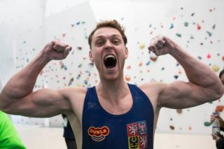 Kříž získal na&nbsp;mistrovství světa stříbro v&nbsp;lezení na&nbsp;rychlost