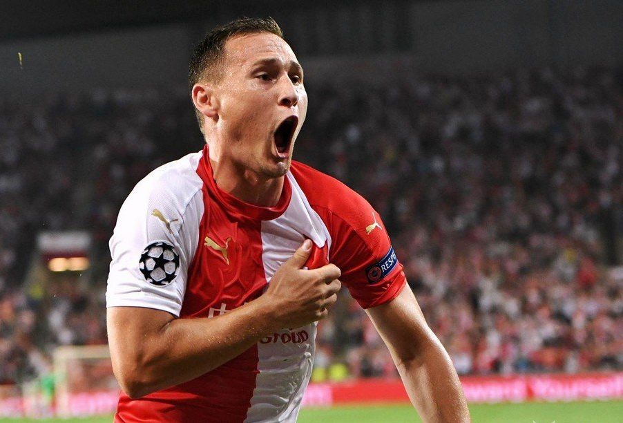 Český fotbal bude mít opět zástupce v&nbsp;Lize mistrů! Slavia po&nbsp;výhře 1:0 prošla přes rumunskou Kluž