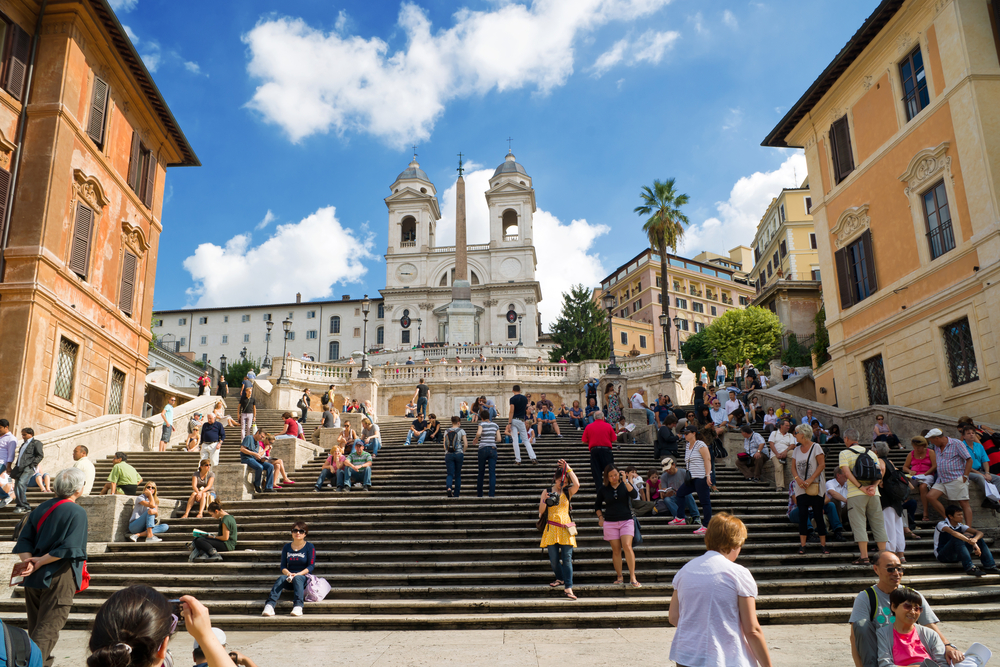 Turisté mají utrum. Policie v&nbsp;Římě zakázala sedět na&nbsp;Španělských schodech
