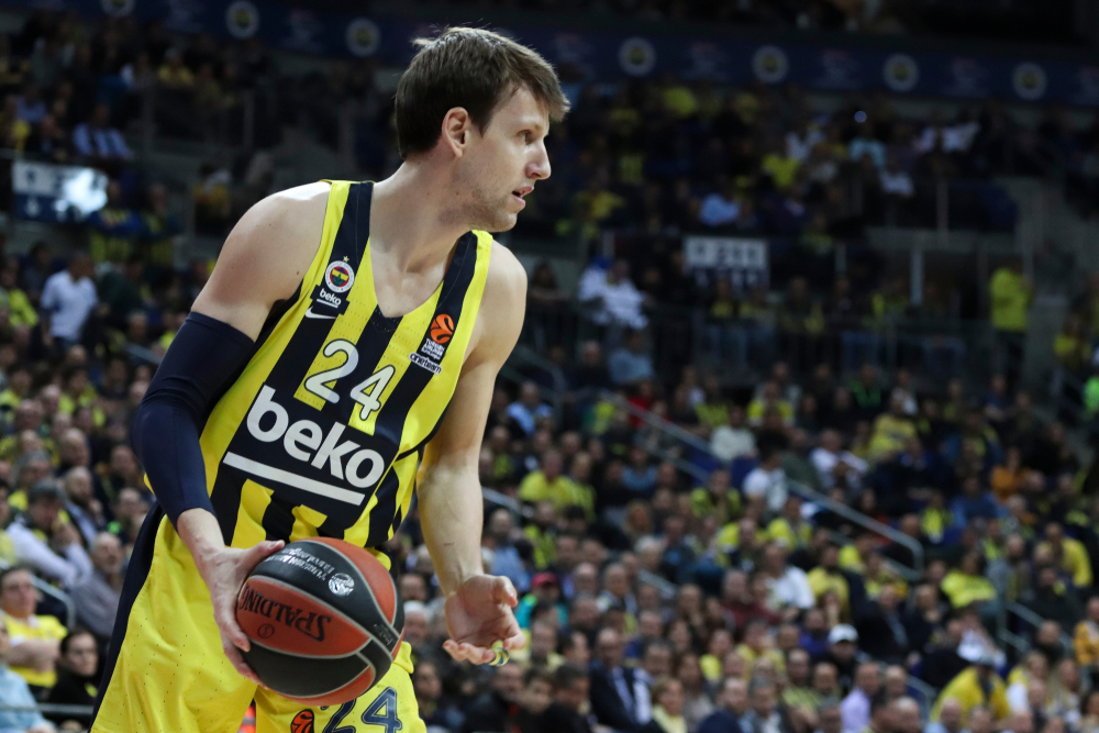 Rána pro&nbsp;basketbalovou reprezentaci! Pivot Veselý bude kvůli zranění kolena chybět na&nbsp;MS