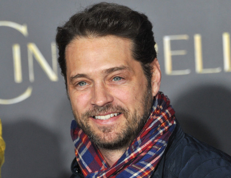 Jason Priestley slaví 50. narozeniny! Proslavila jej zejména role Brandona v Beverly Hills 90210