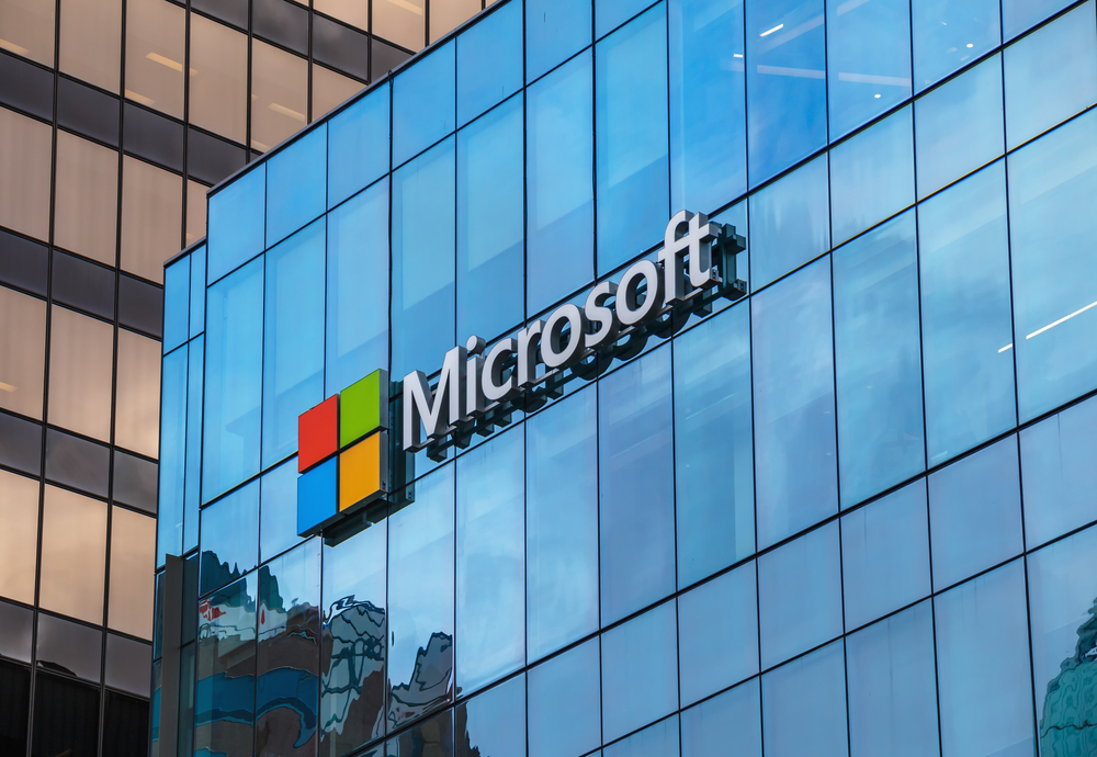 Apple po sedmi letech sesazen z trůnu! Microsoft je největší firmou na světě