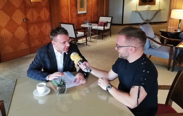 Ministr dopravy Vladimír Kremlík: Teď řeším, jestli nechat odstranit billboardy také z&nbsp;mostů