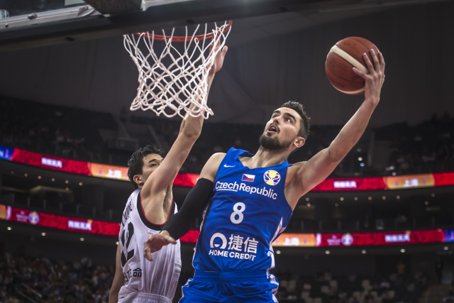 První výhra na MS v samostatné historii! Čeští basketbalisté porazili Japonsko a udrželi naději na postup