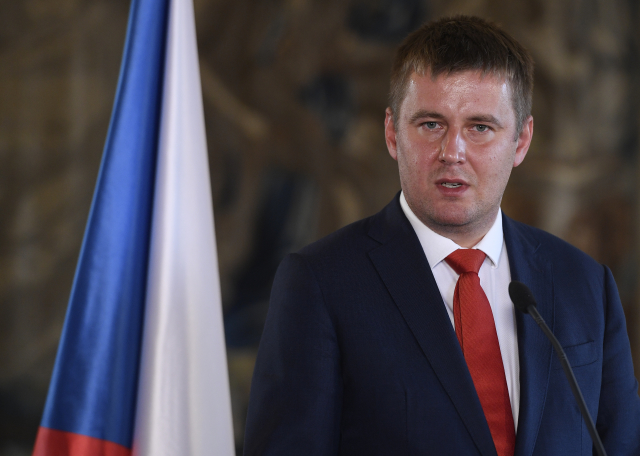 Petříček nevidí důvod odvolávat uznání Kosova