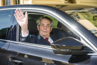 FOTO: Prezident Zeman obdržel nový vozový park