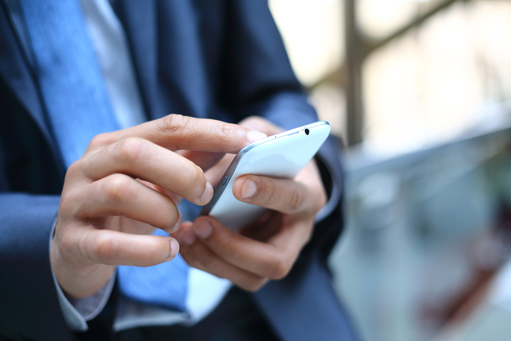 Přechod k jinému mobilnímu operátorovi se zřejmě zjednoduší. Vláda schválila novelu