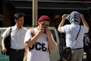 Pořadatelé olympijských her chtějí sypat kvůli vedru na&nbsp;diváky umělý sníh